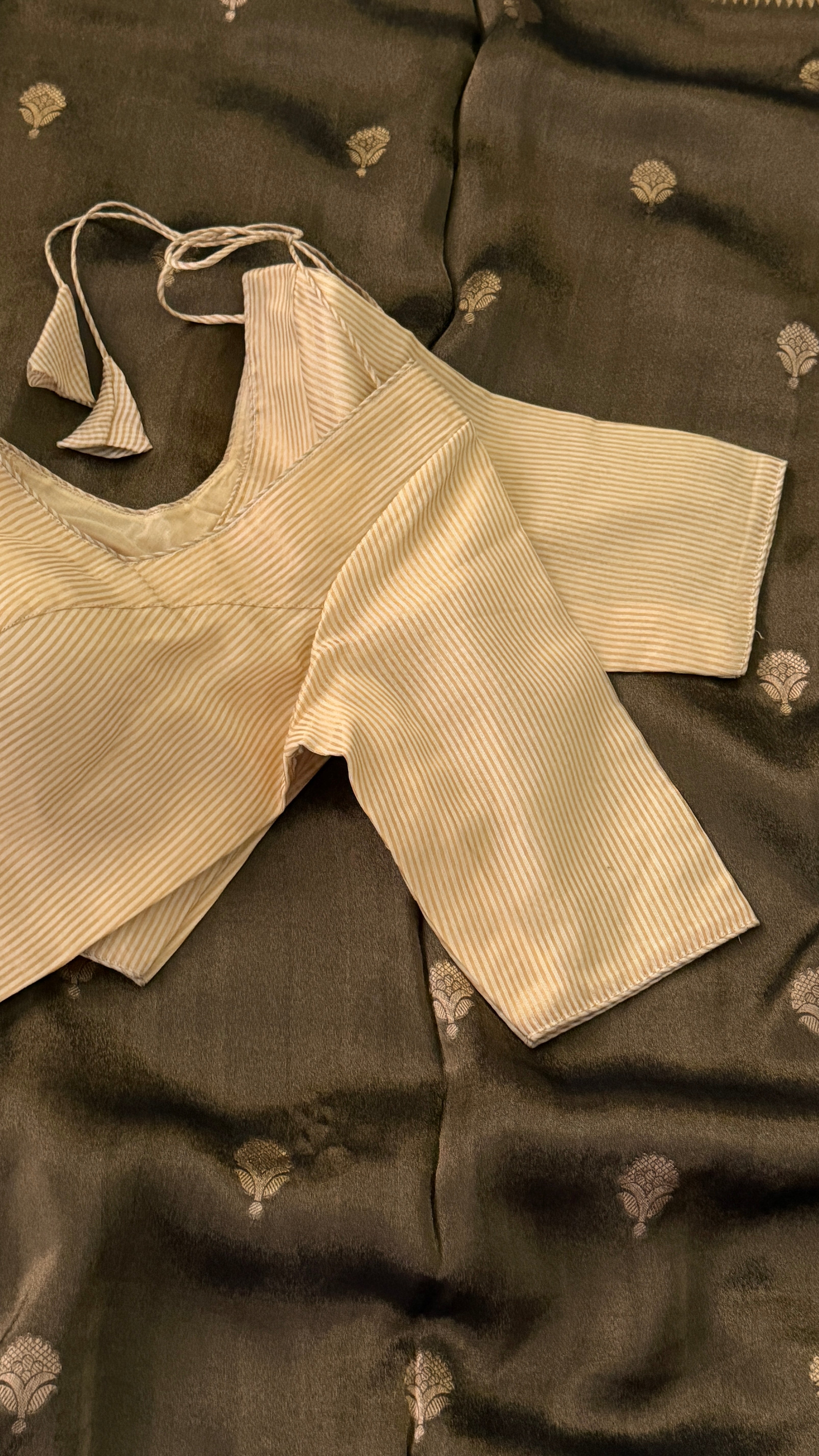 Off-White & Gold Stripe Blouse
