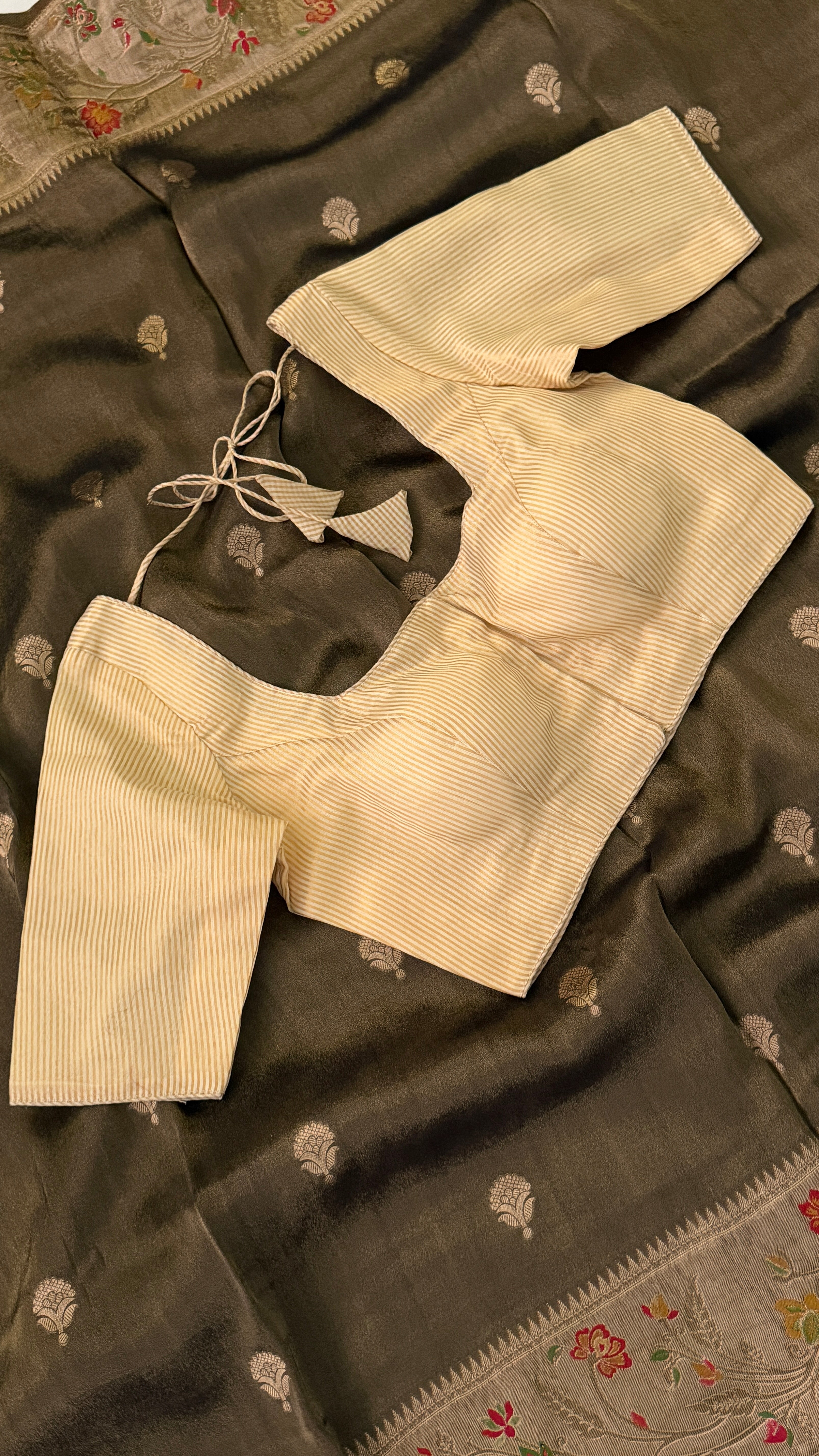 Off-White & Gold Stripe Blouse