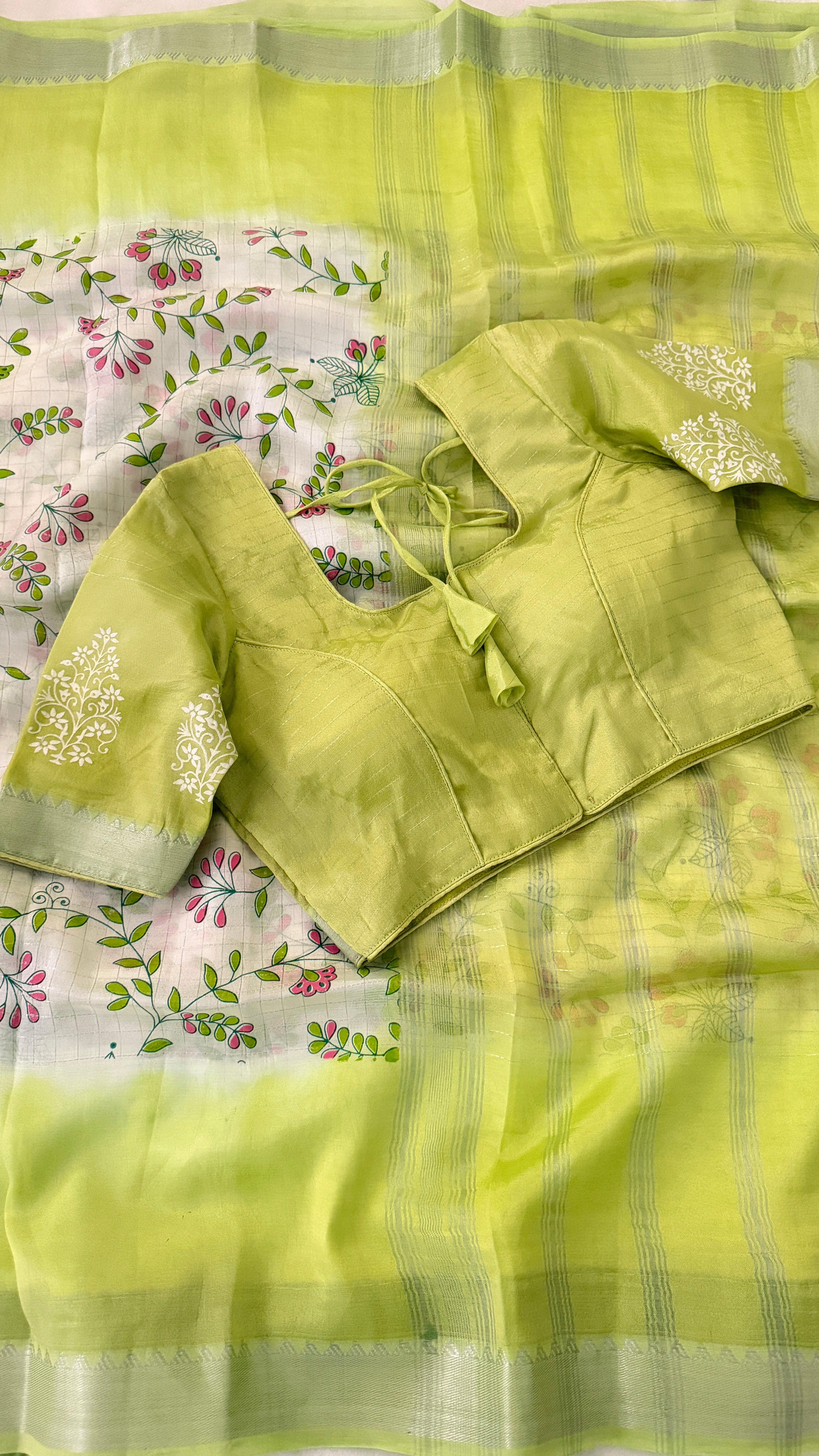 White & Green Floral Print Managalagiri Silk Saree