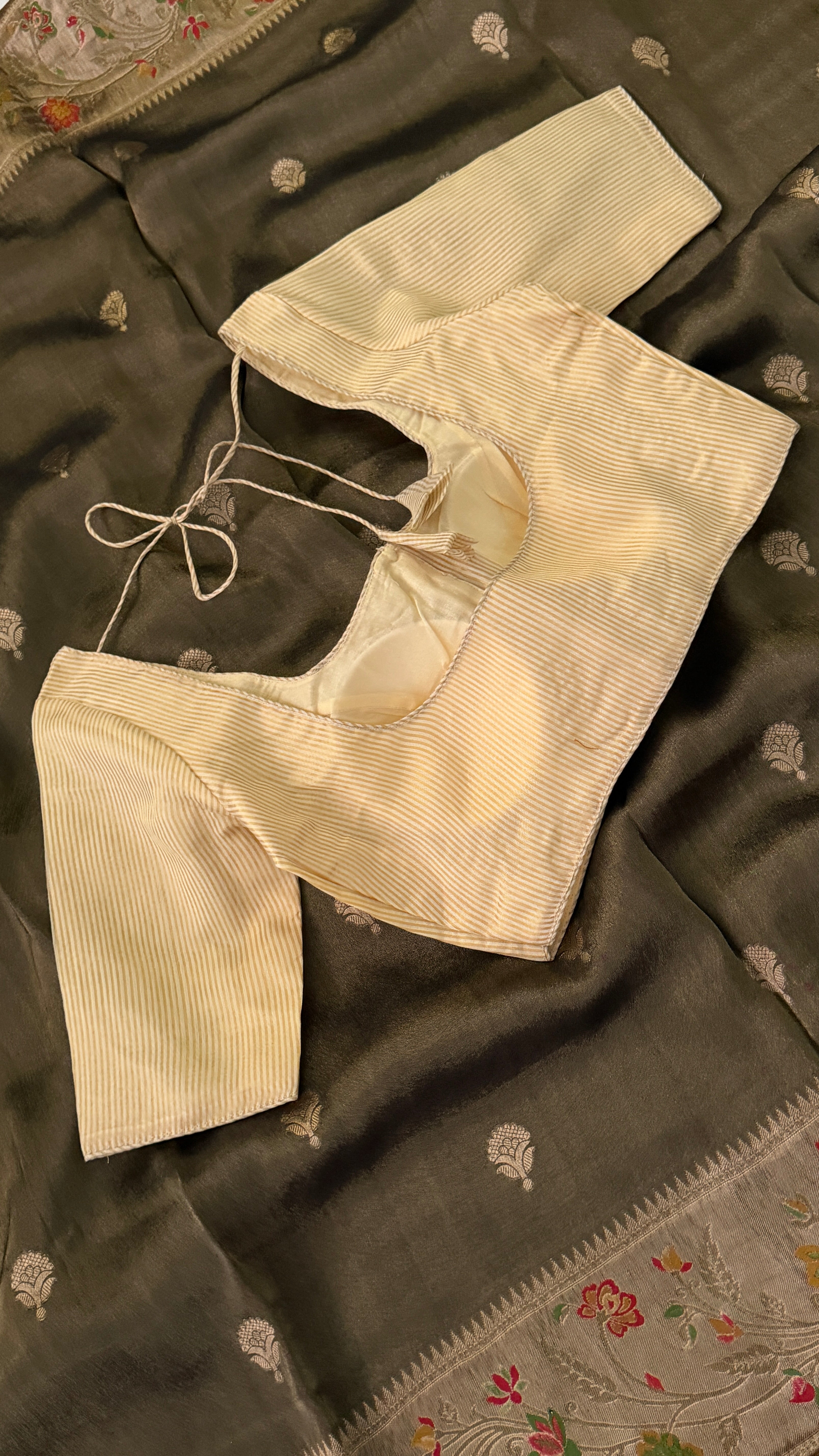 Off-White & Gold Stripe Blouse