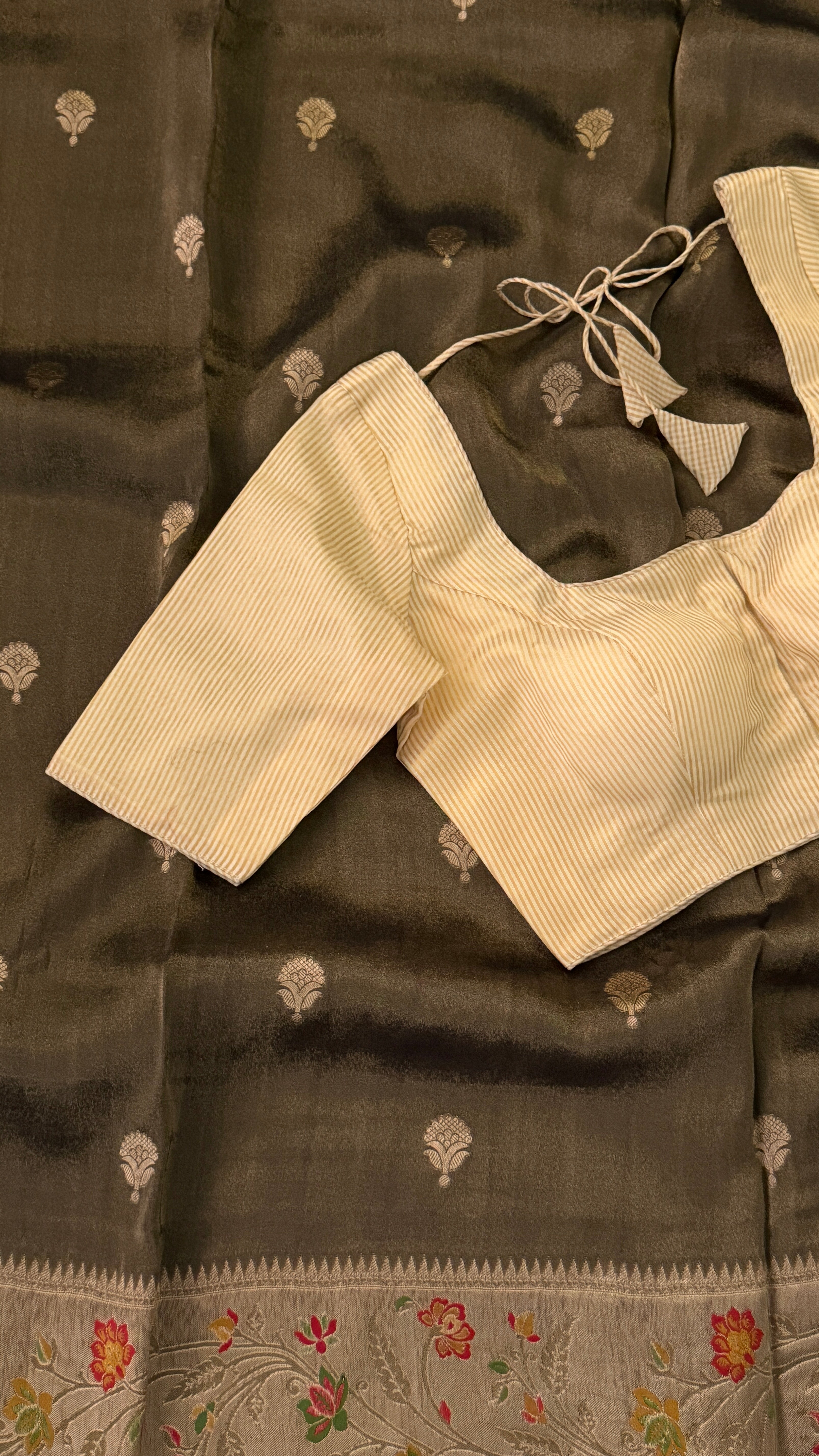 Off-White & Gold Stripe Blouse
